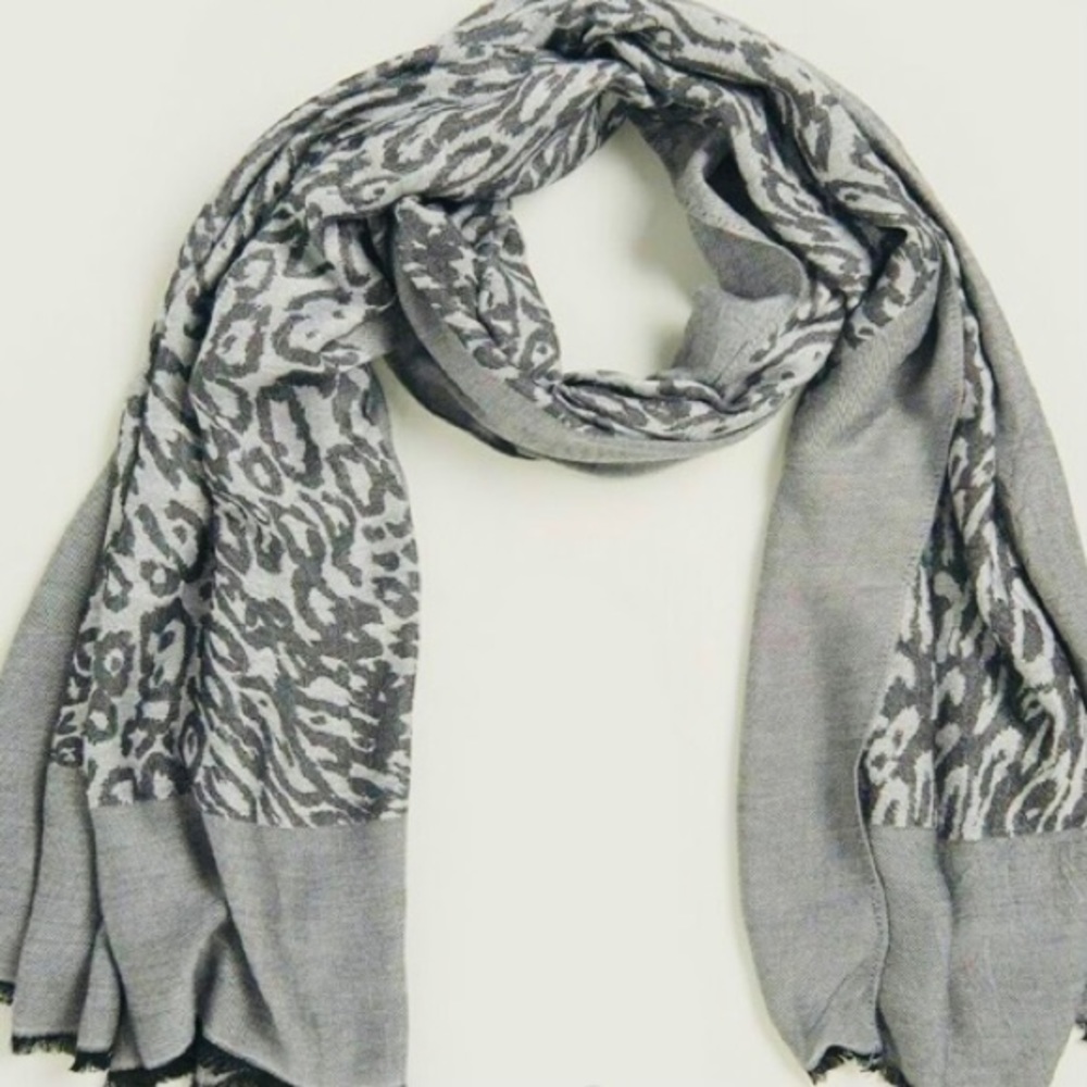 CALVIN KLEIN CHAMBRAY GRAY SCARF WRAP LEOPARD PATTERN